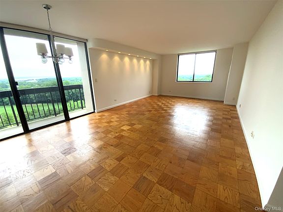 3rd image of 27110 Grand Central Parkway #14E