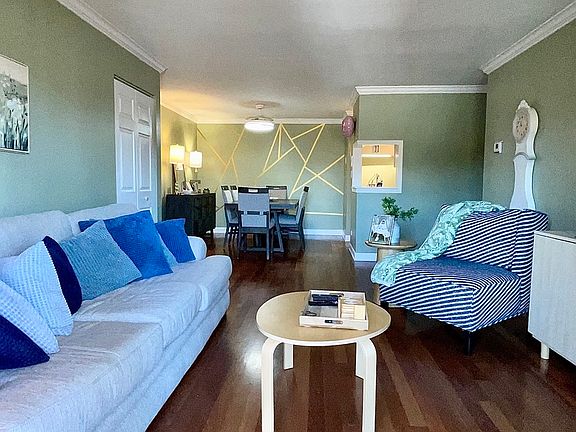 2nd image of 1442 Stonebridge Cir APT I8