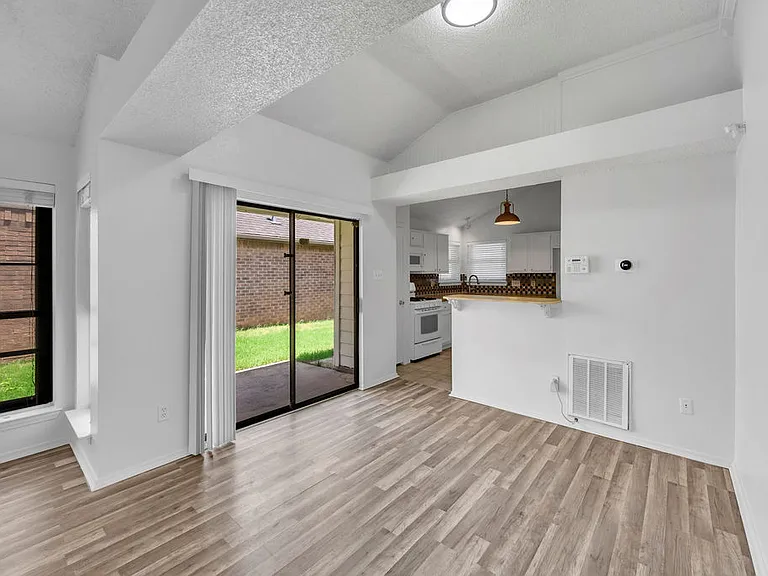 608 Rancho Dr — Photo 8