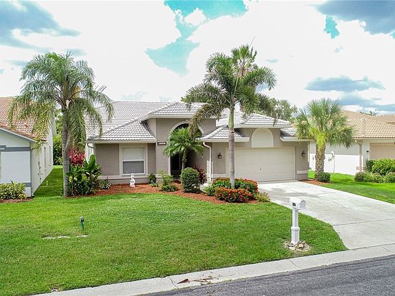 3rd image of 8137 Breton Cir