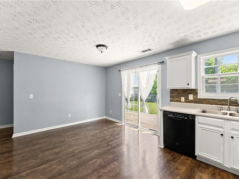 104 Jameston Dr — Photo 7