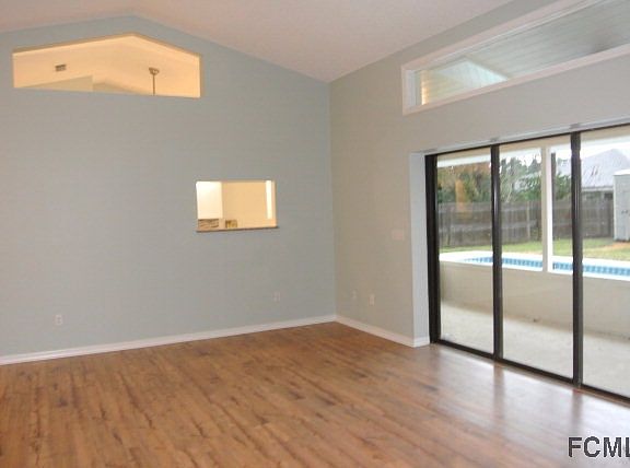 3rd image of 4 Woodshaw Ln