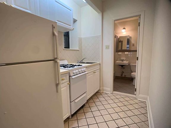 3rd image of 19 Jones St APT 1