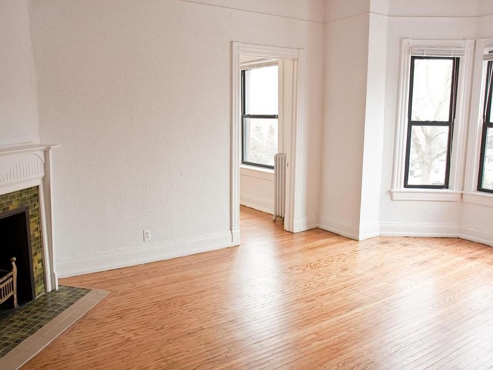 2nd image of 1511 E 57th St