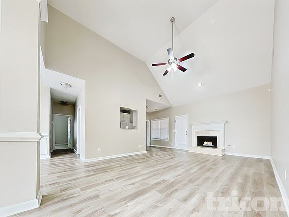3rd image of 440 Pebble Blvd