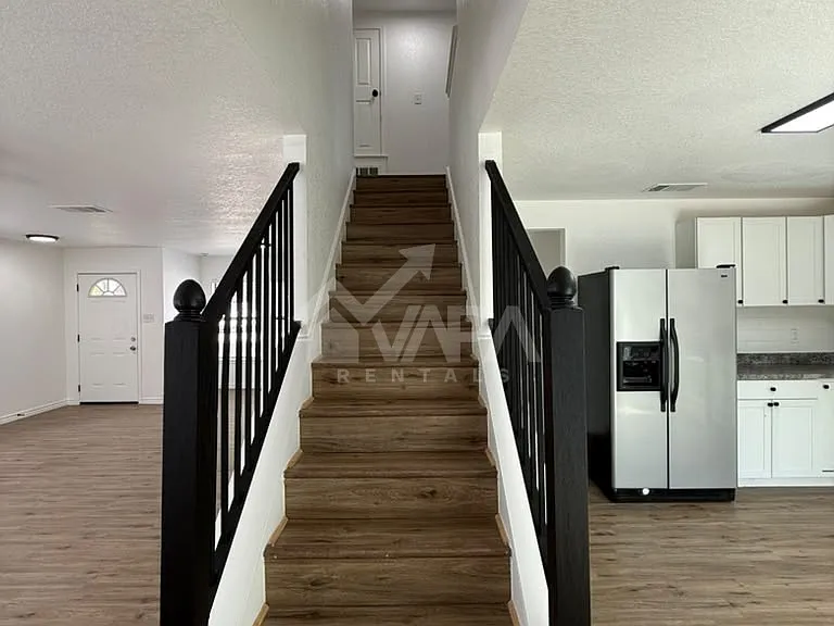 817 Meadow Br — Photo 4