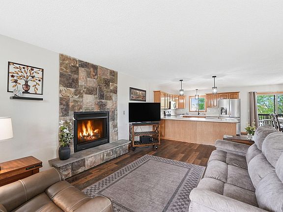 3rd image of 1508 Morning Glory Ave S