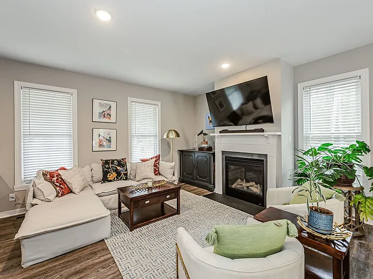 421 Pagebrook Dr — Photo 16