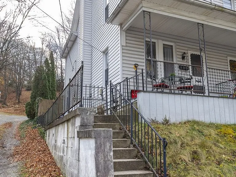 221 Center St — Photo 3