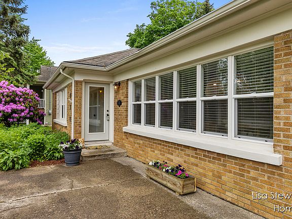 4th image of 838 Paw Paw Dr
