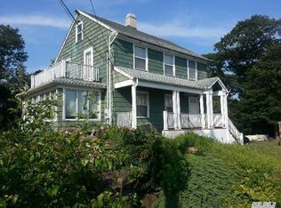 6 Twomey Ave, Calverton, NY 11933