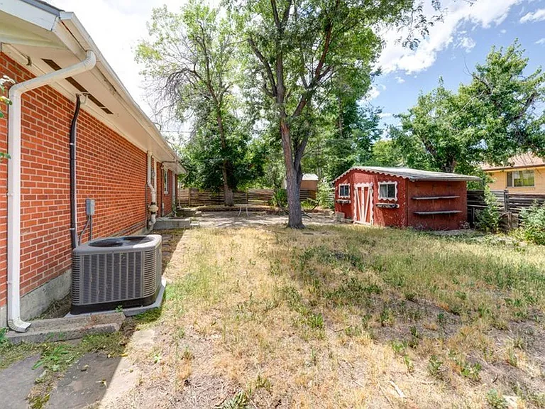 3895 Elmhurst Pl — Photo 4