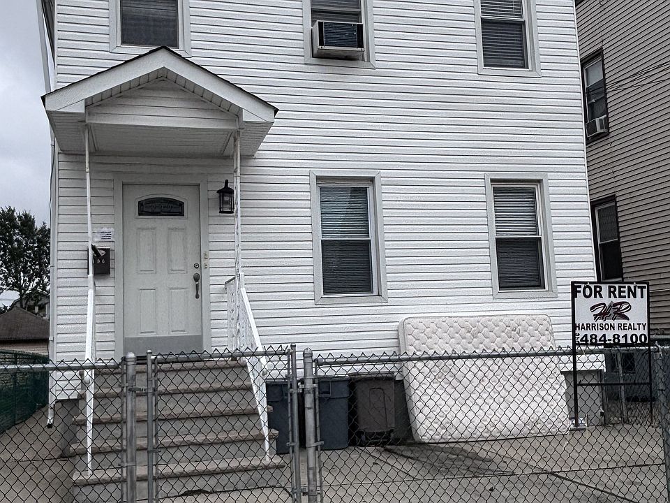 1st image of 196 Devon St APT 1