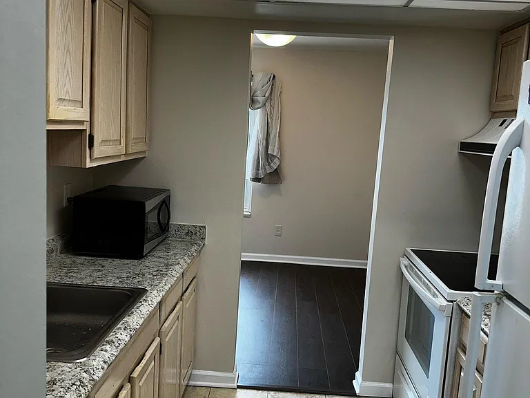 780 E Fox Hills Dr — Photo 17