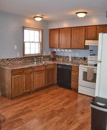 3rd image of 201 N Stardust Ln