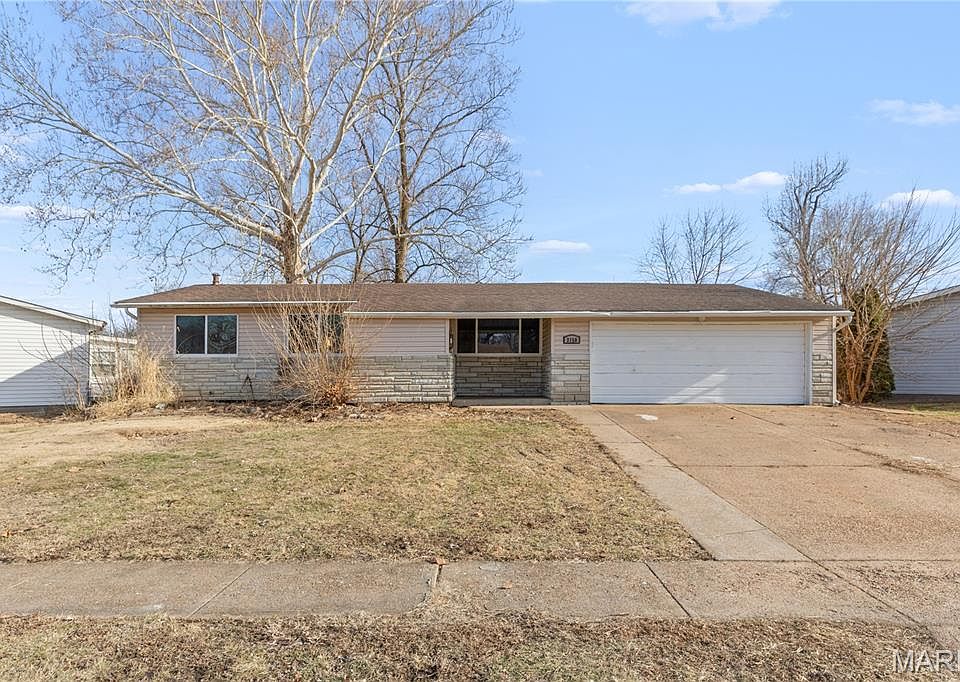 1st image of 2150 Collier Dr