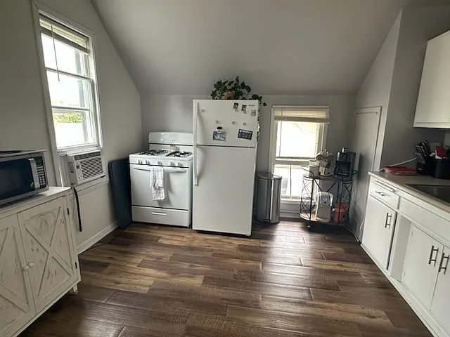 605 N Market St — Photo 3