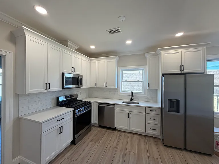 115 Wallington Ave — Photo 2