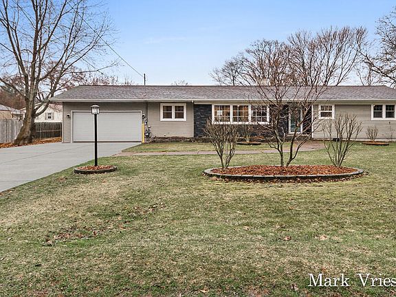 2nd image of 2371 Josephine Ave