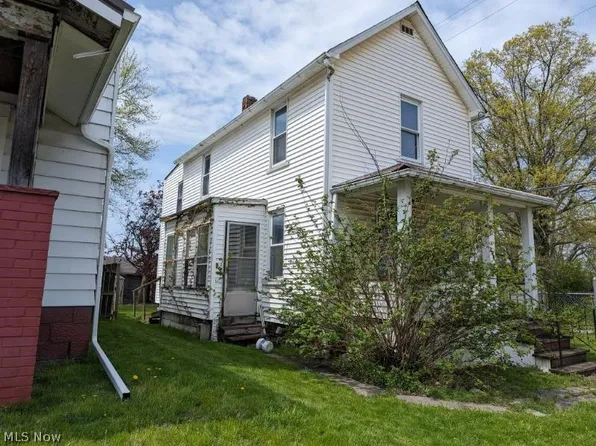 208 S 15th St, Sebring, OH 44672