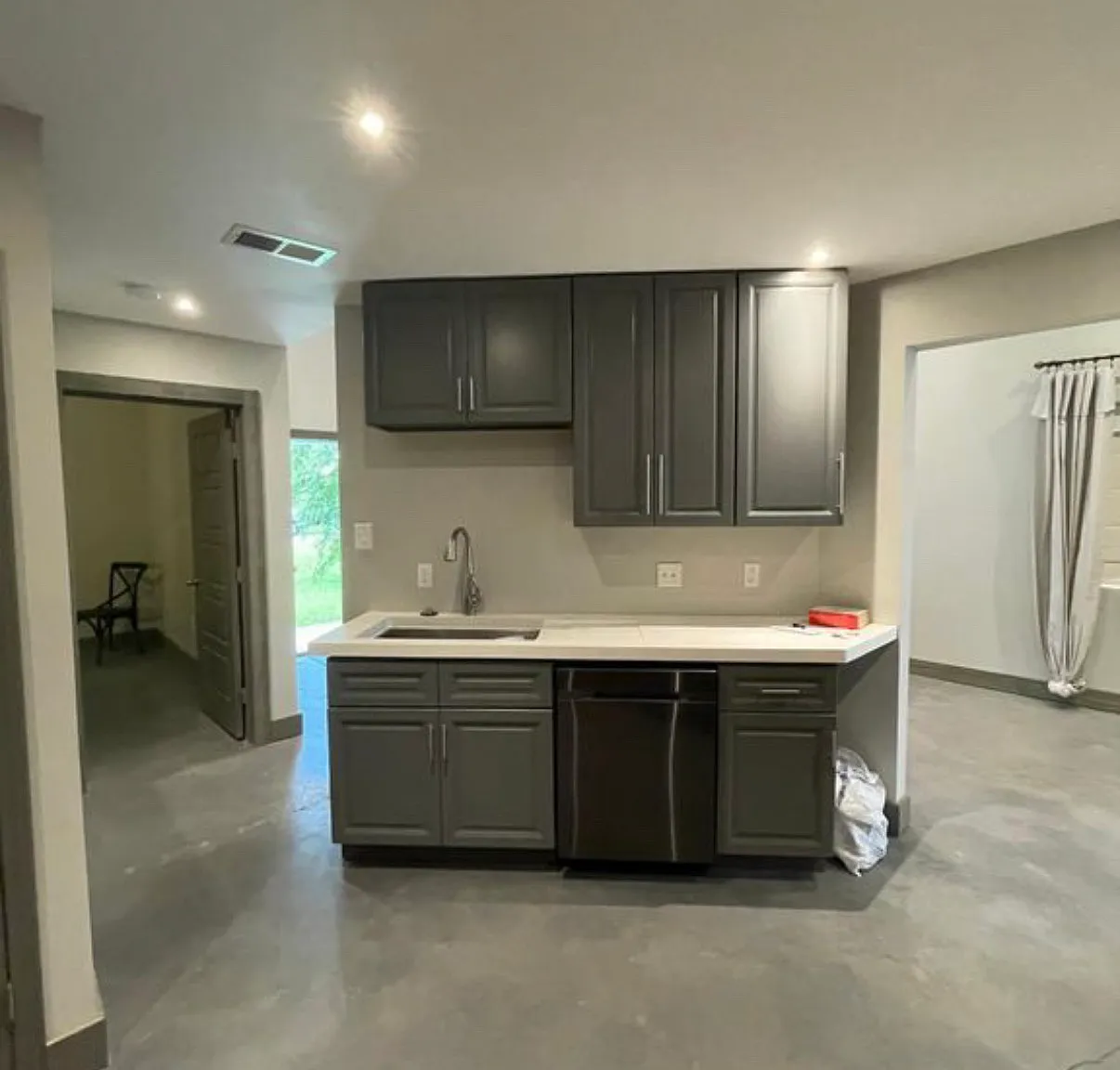3 bed, 1220 sqft, $1,800 — Photo 3