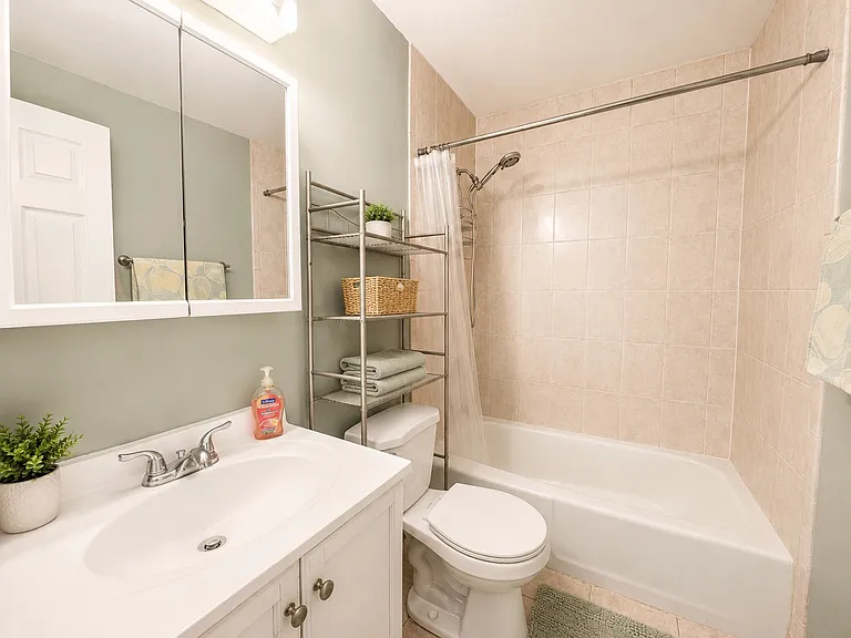 1 Oak Creek Dr #1302 — Photo 4