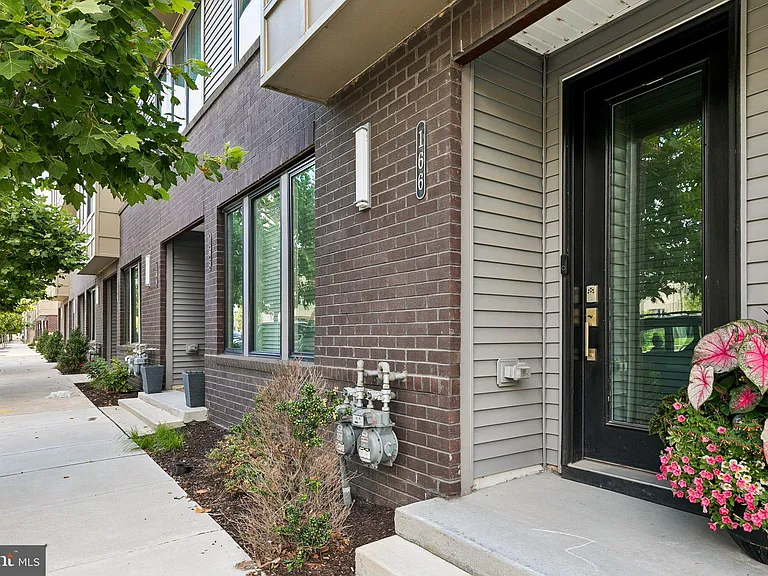 2160 Northbank Pl #166 — Photo 2