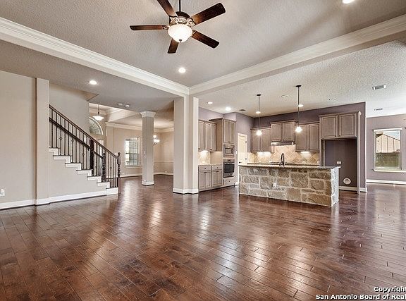 5th image of 867 Oak Bluff Trl