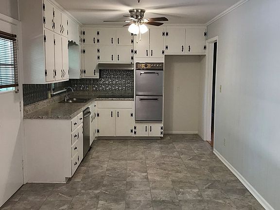 3rd image of 805 Hazelwood Ln