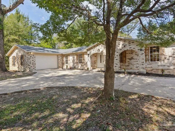 122 Eden Ln, Cantonment, FL 32533