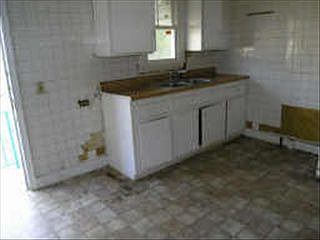 2nd image of 1012 N Hyde Park Ave