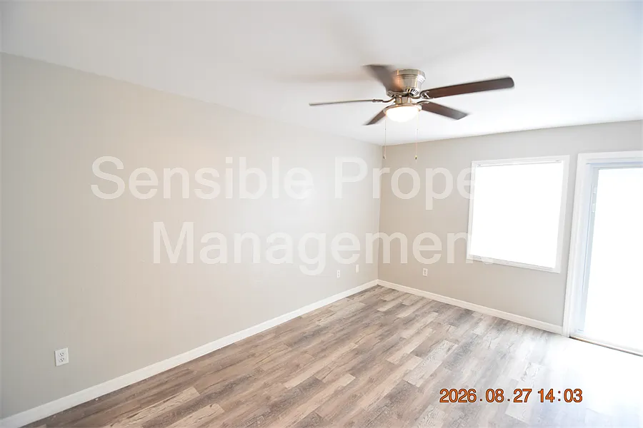 3 bed, 2.5 bath, 1230 sqft, $1,895 — Photo 3