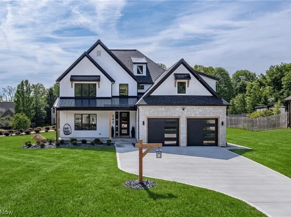 245 Somerset Dr, Hinckley, OH 44233