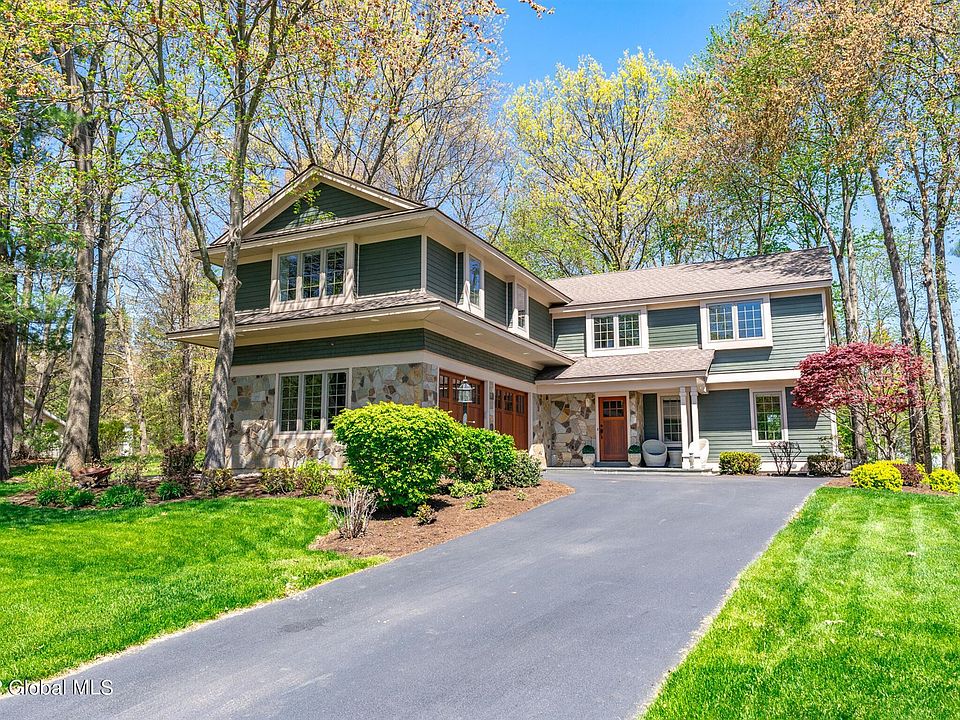 1st image of 4 Longwood Dr