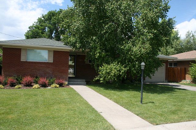1st image of 130 Marjacq Ave