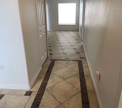 4th image of 827 Jarnac Dr