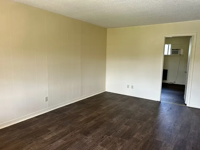 2 bed, 700 sqft, $750 — Photo 3