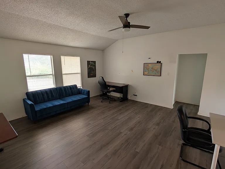 3216 Meadowview Dr — Photo 12