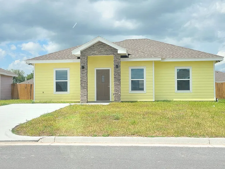 411 Hinojosa Dr — Photo 1