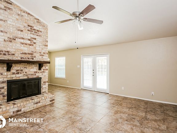 3rd image of 2505 Arapaho Dr