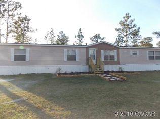 197 Melrose Landing Dr, Hawthorne, FL 32640