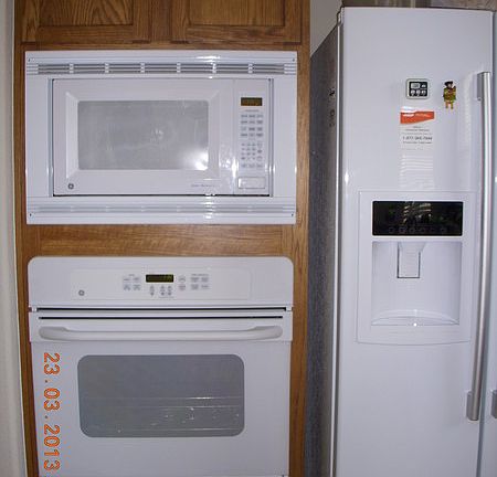 GE built in microwave : Oven seldom used - like new