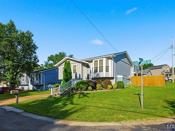 3rd image of 3969 Scott Robert Dr