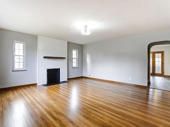 4th image of 4147 Broadway