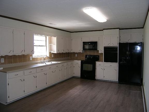 4th image of 107 S Riverside Dr