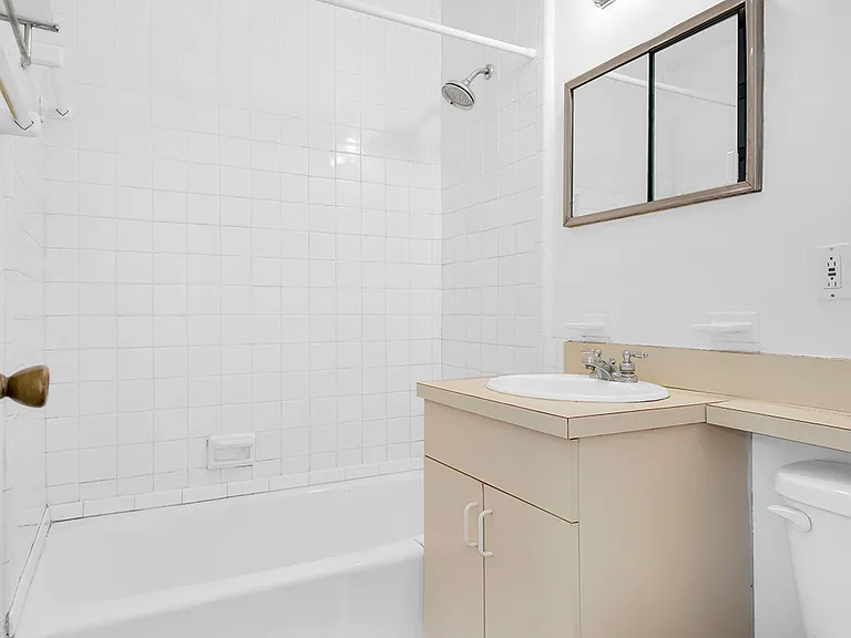 310 W 89th St #Penthouse 5R — Photo 4