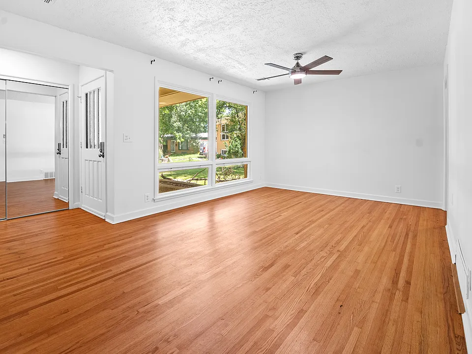 1860 Windsor Ct