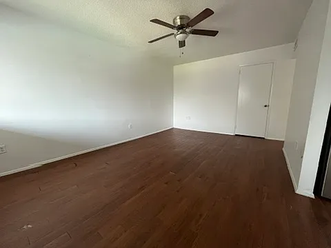 Crestwood Apartments — Photo 40