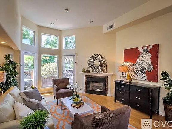 3rd image of 829 Donohoe St