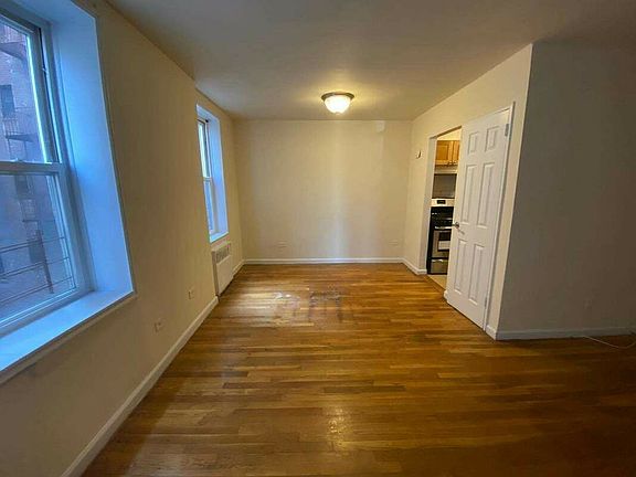 3rd image of 33-02 Parsons Blvd #2R
